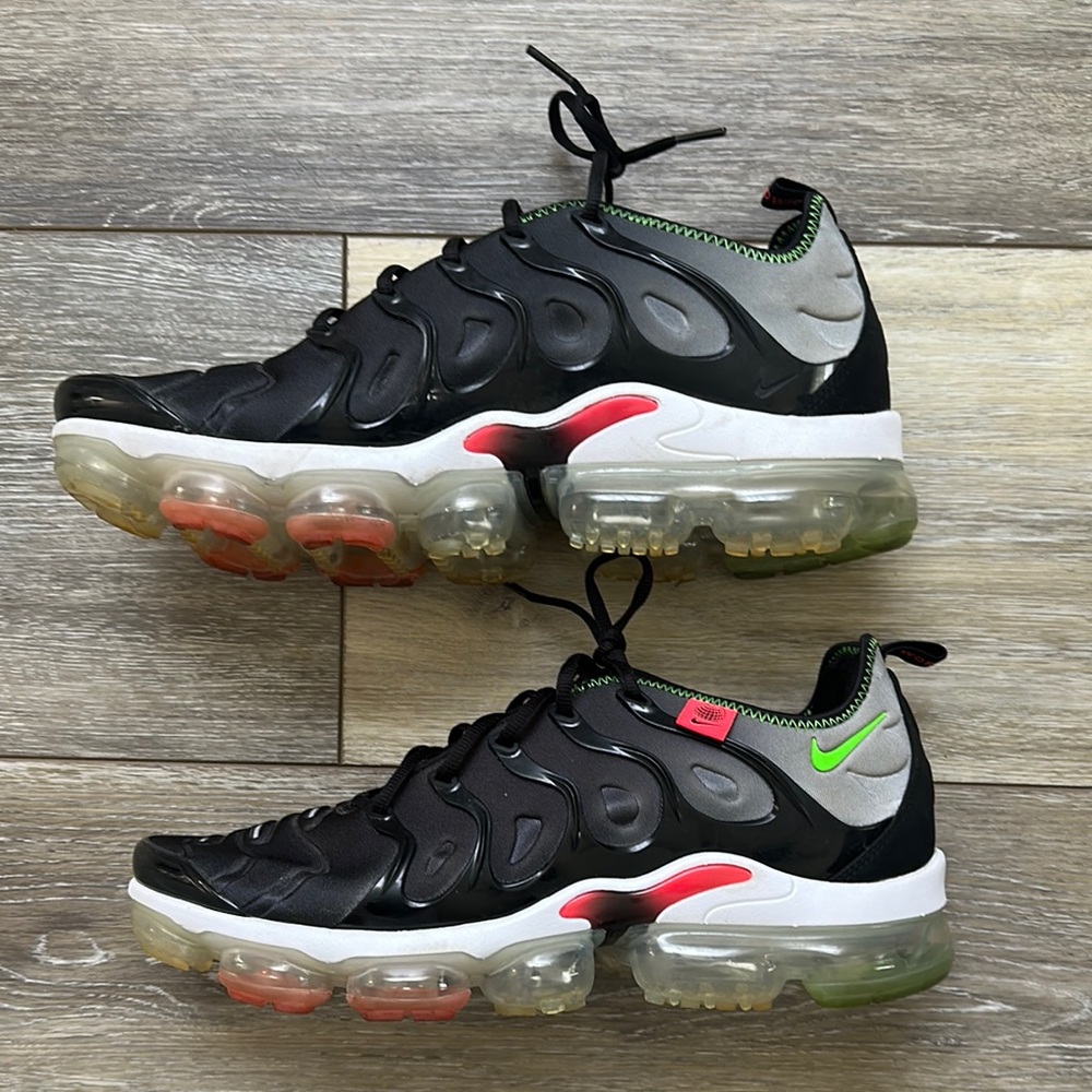 Nike Black and Neon Air VaporMax Plus Shoes - Picture 4 of 11